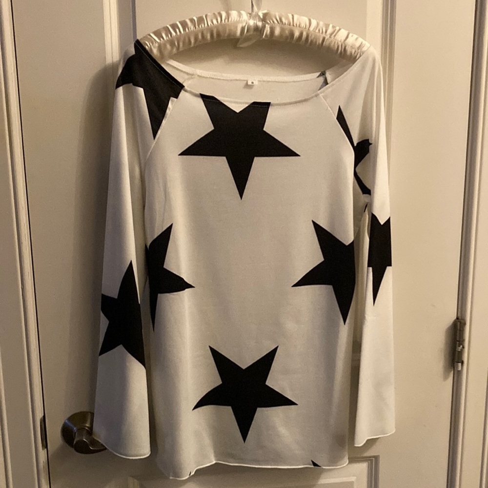 Star off-the-shoulder shirt.